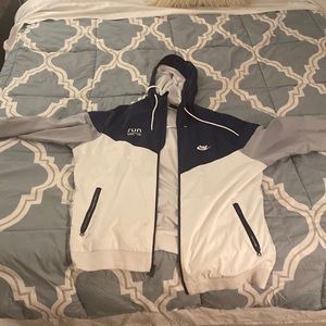Like new wind zip up Nike jacket